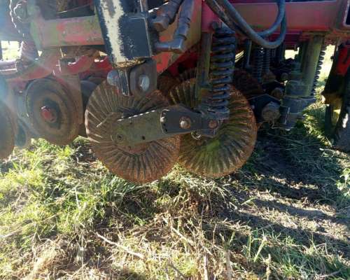 Sembradora Gherardi G-100 de 21 a 21 con Alfalfero
