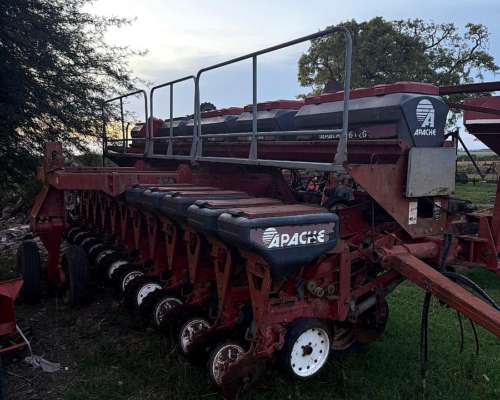 Vendo Sembradora Apache 6120.