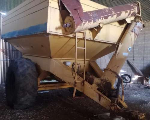 Tolva el SOL 14 TN. año 2000.