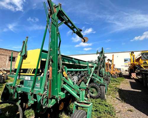 Sembradora Pierobon 16 a 52 Neumática Fertilización Simple