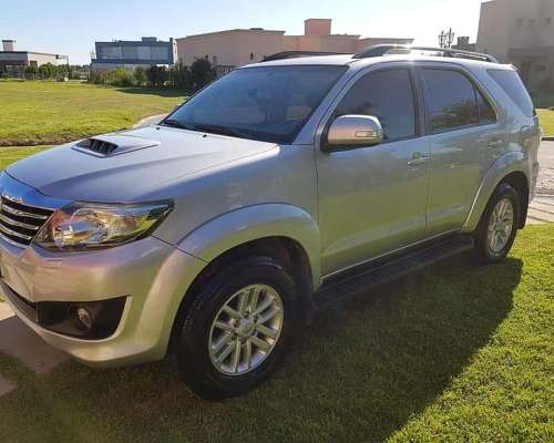 Toyota Hilux SW4 3.0 SRV 4X4 2013 Impecable, 196mil Reales