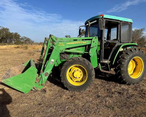 Jhon Deere 5725 con Pala