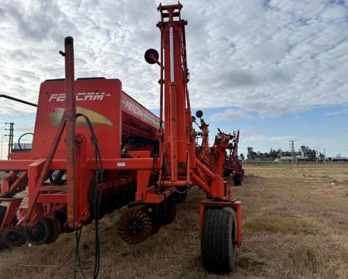 Sembradora Fercam F440 de 20 Lineas a 52 cm Neumatica