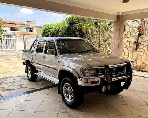 Toyota Hilux SR5 año 2001 Motor 2.8 4X4