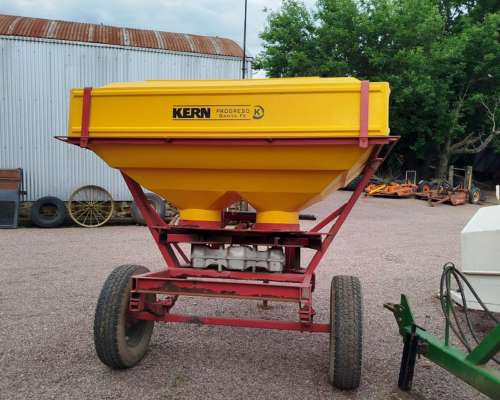 Fertilizadora de Arrastre Kern 2 Platos - 1500 Kilos -