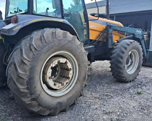Tractor Valtra BM 110 Cabina Original con Pala