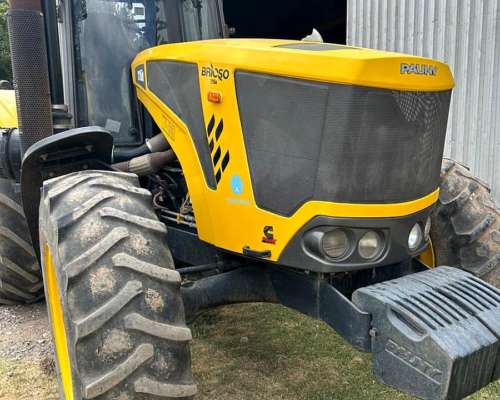 Tractor Brioso 215ie de 215 HP