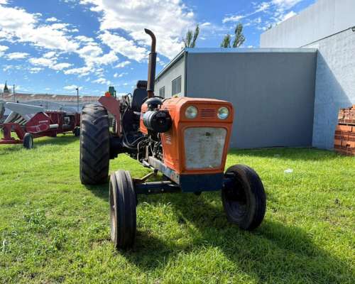 Tractor Fiat 800 Motor Perkins