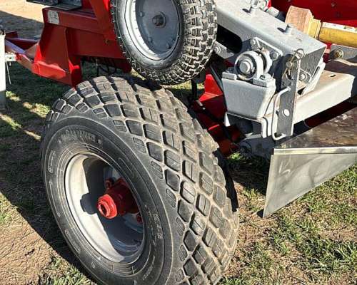 Fertilizadora Fertec F3000 con Cinta año 2011