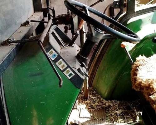 Tractor John Deere 5700