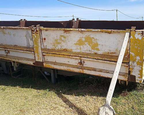 Semirremolque Acoplado Bivuelco Dos Ejes Tres Cilindros.