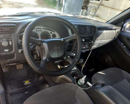 Vendo Chevrolet S10 DLX 4X4 Modelo 2006 a Bomba