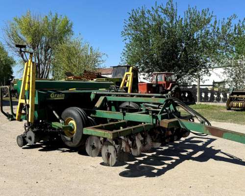 Sembradora Templar de 17 a 17,5 con Alfalfero