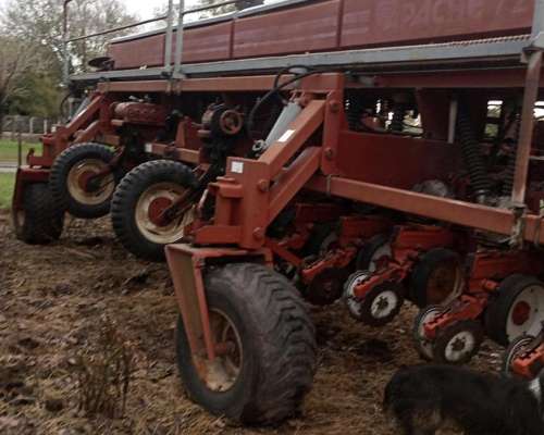 Tractor Massey 7415 año 2014 MAS Sembradora Apache 7200,