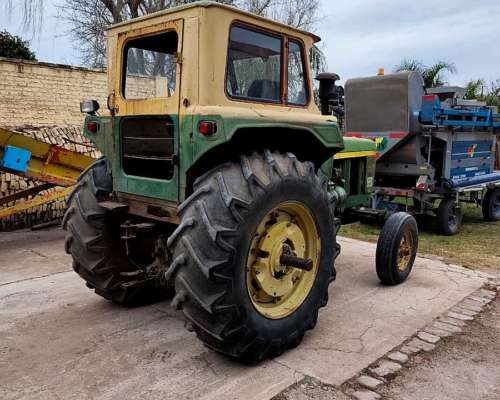 John Deere 2730 75 HP.