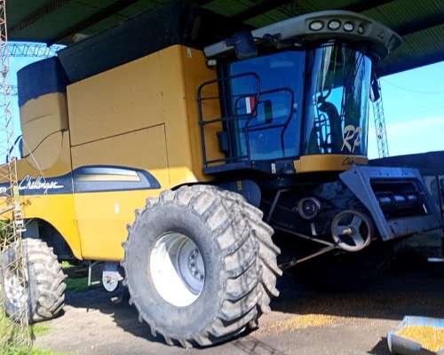 Cosechadora Challenger 670 con Maicero Maisco 14 Surcos