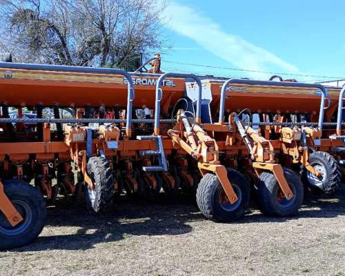 Sembradora Agrometal TX Mega