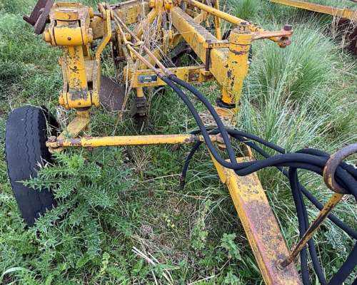 Arado Rejas Agrometal 6 Rejas con Cuchillas Usado