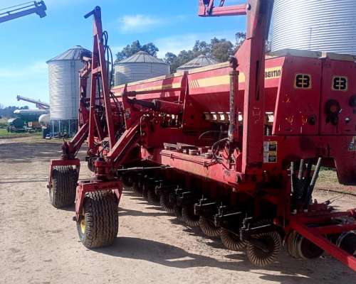 Vendo Sembradora Bertini 33 a 21 muy Buena
