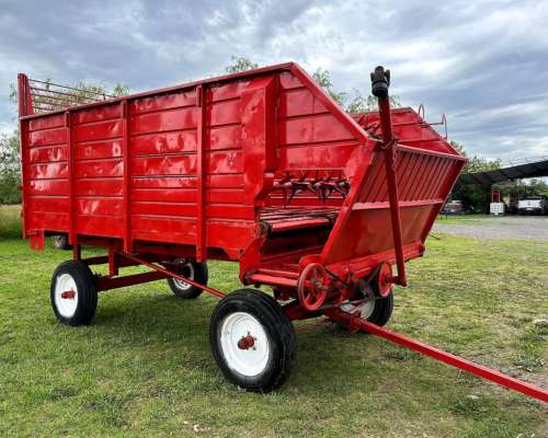 Carro Forrajero con Descarga Lateral y Trasera
