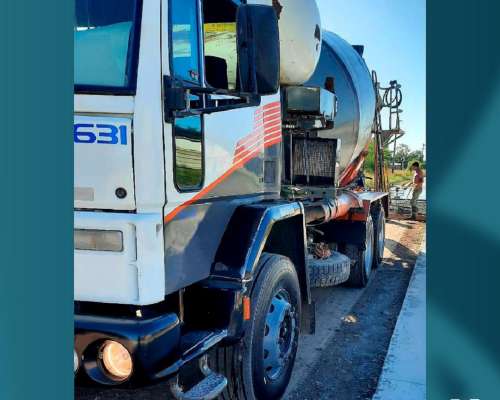 Camión con Mixer Ford 2631 (id635)