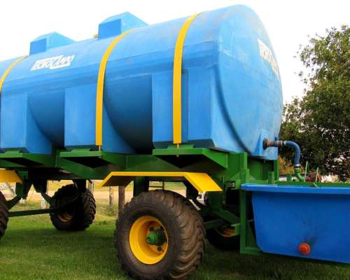 Acoplado Tanque Agua Bebedero Movil 10000/12000lts con Batea