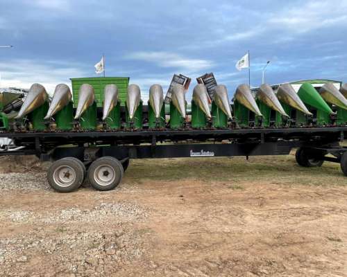 Maicero 16 a 52,año 2021 Equipado con Embocador John Deere