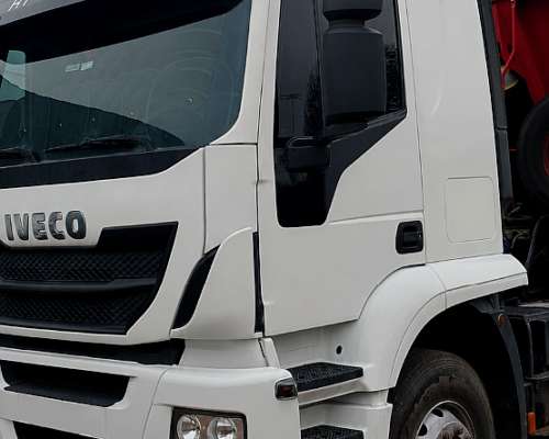 Iveco Hi-road 440 6X2 año 2021 con 213.000 km Batea Ombu