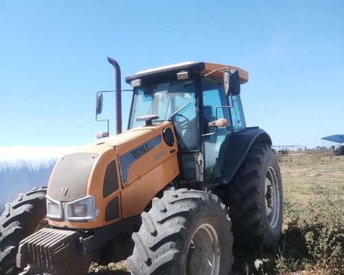 Tractor Valtra BM100 Usada