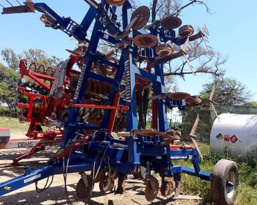 Carpidor Agroindustrial de 13 Púas a 70cm. año 2023.