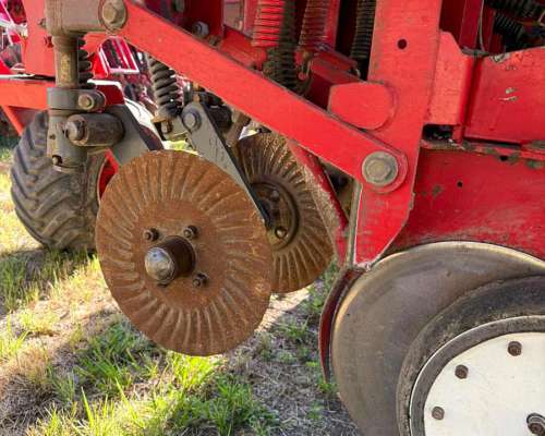 Sembradora Apache 27000 24 Surcos a 42 Doble Fertilizacion