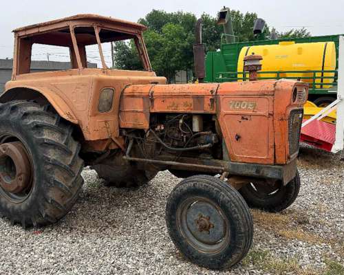Tractor Fiat 700e con Toma de Fuerza e Hidraulico