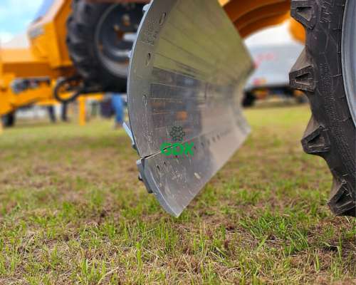 Niveladora de Arrastre VGX 4800, C/joystick y Cub. Grosspal.