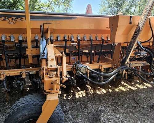 Sembradora Agrometal TX Mega de 22 a 35 cm Neumático