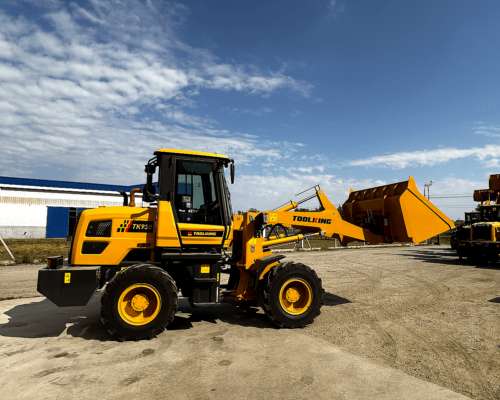Pala Cargadora TK 930 - Peso OP: 4.200 Kg