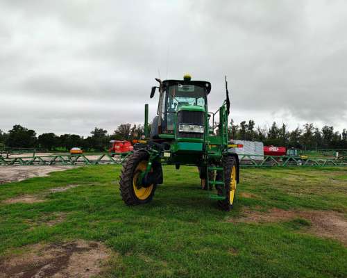 Vendo o Permuto Pulverizadora John Deere 4630