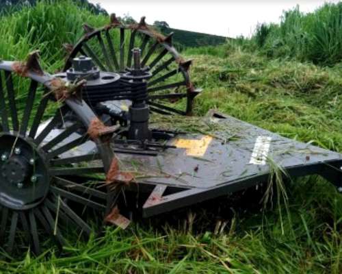 Desmalezadora de Arrastre Accionada por Rotación