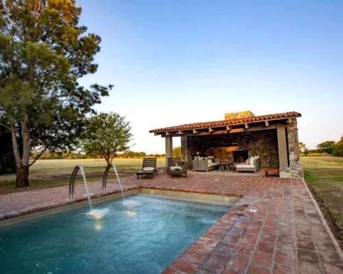 Venta Casco (lodge) en las Peñas, Córdoba, Argentina.