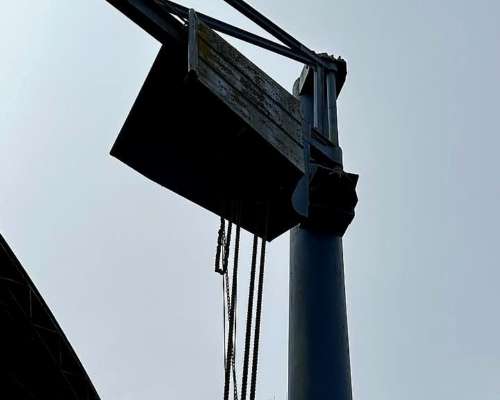 Vdo. Pluma de 7,5 MT. Radio de Giro de 6 y Aparejo de 3 TN.