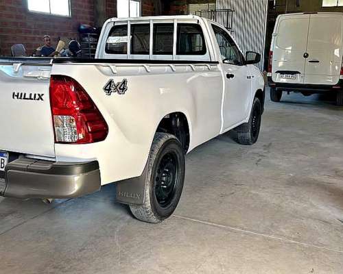 Camioneta Toyota Hilux 4X4 2024