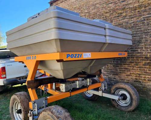 Fertilizadora Pozzi de 3000lts, Seminueva