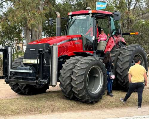 Tractor Case IH Magnum 305