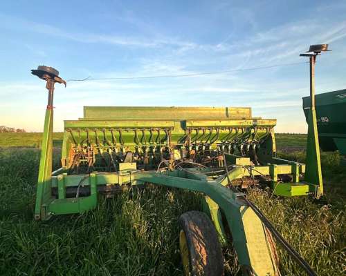 Sembradora John Deere 750