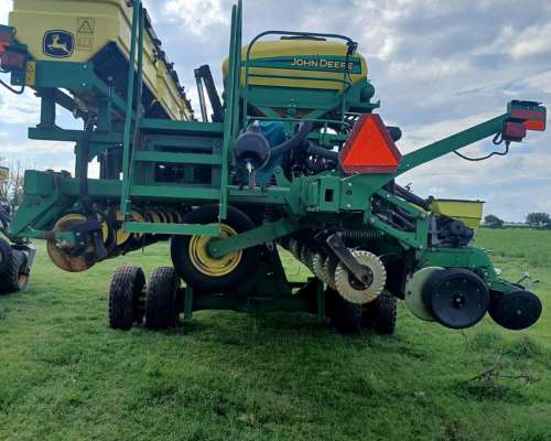 Sembradora John Deere 1745 de 18 a 52 y 24 a 38 cm