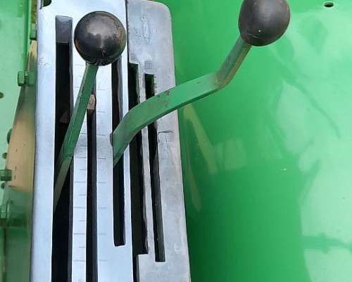 Tractor John Deere 2420 con 3 Puntos