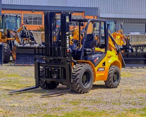 Autoelevador Todo Terreno Eisen RTF35 4X4 3500kg Torre 4.7m