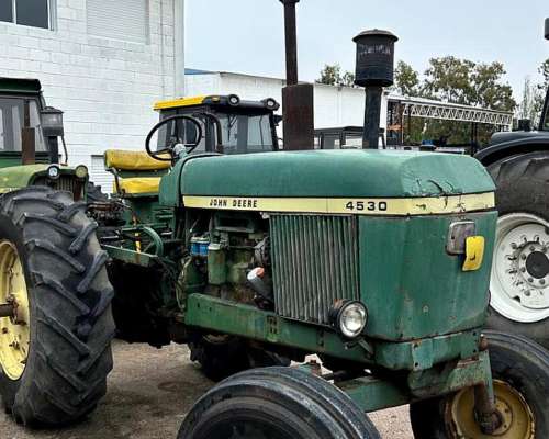 John Deere 4530 .