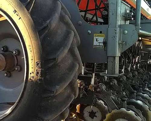 Sembradora Gimetal 25 Lineas a 17,5 cm con Alfalfero