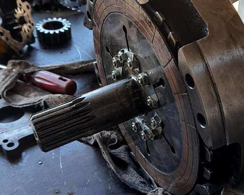 Liugong 835, con 2 MTS3