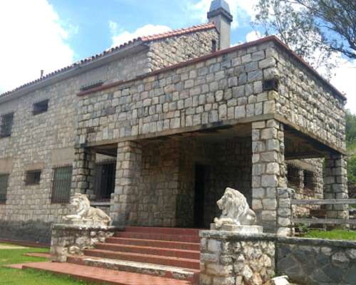 Se Vende Casa en 10 Hectáreas Frente al Dique (punilla)